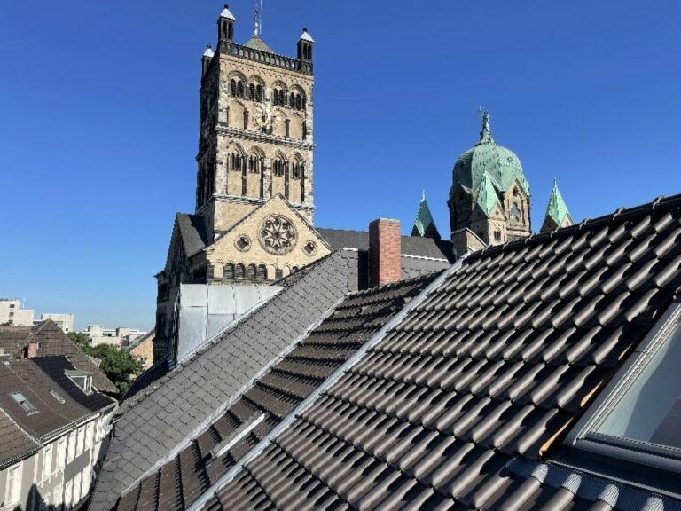 Neuss, mit Quirinusblick! Individuelle kleine Sinlgewohnung mit großem Speicher!
