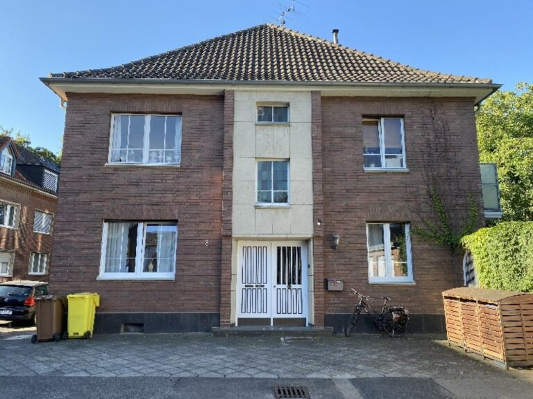 Neuss, gemütliche Dachgeschoßwohnung in zentraler, begehrter Wohnlage am Stadtgarten!