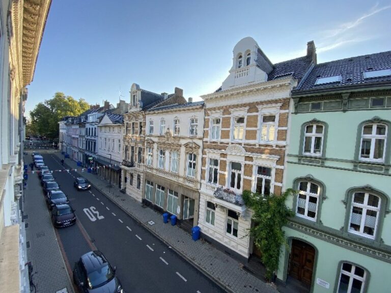 Neuss – zentraler gehts nicht! Bezahlbare 2 Zimmerwohnung kurzfristig bezugsfrei!