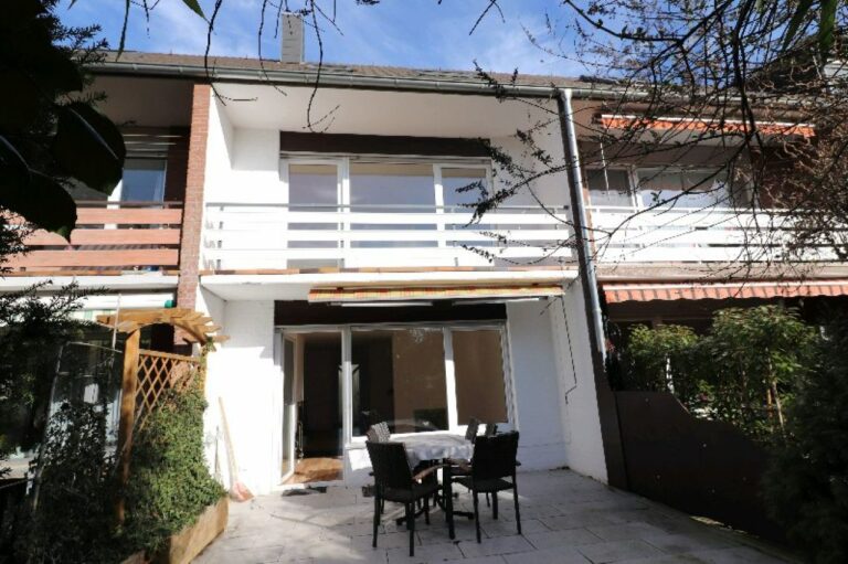 Neuss Grefrath, gemütliches Reihenmittelhaus mit kleinem Garten und Kamin! Max. 4Personen!