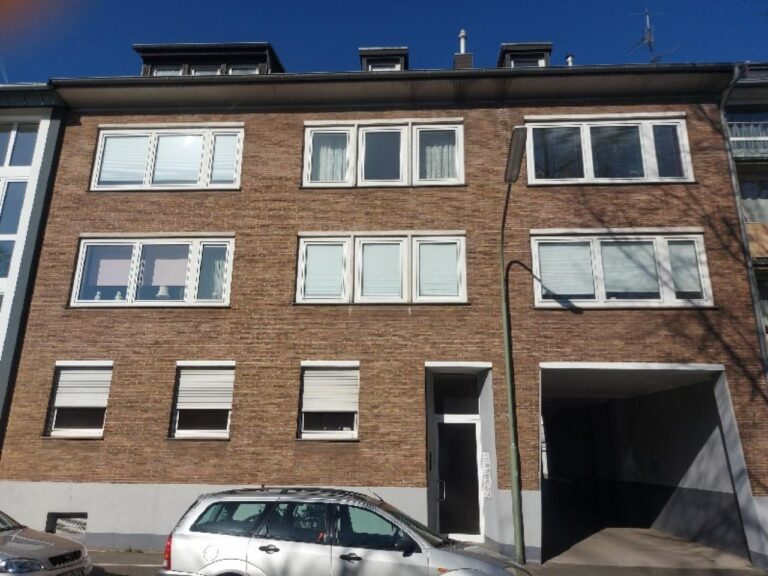 Neuss, gepflegte, zentral gelegene 3 Zimmerwohnung für max 3 Personen!