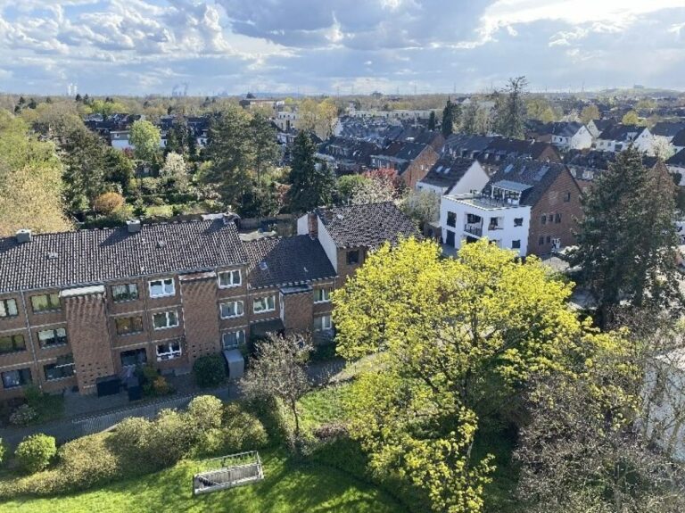 Neuss – Dichterviertel, 2 Zimmerwohnung mit Weitblick! renovierungsbedürftig,sofort frei