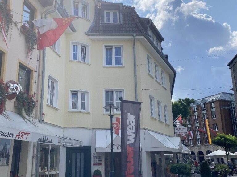 Neuss – zentraler geht’s nicht! 2 Zimmer Dachgeschosswohnung mitten in der Stadt!