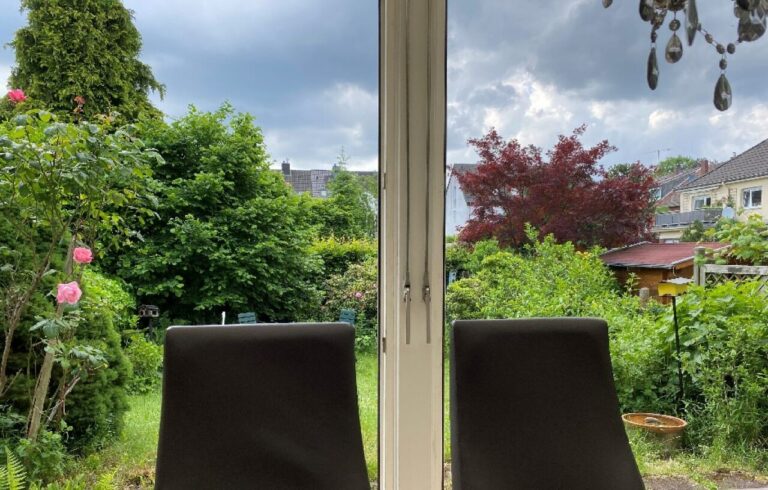 Neuss, provisionsfreies 3 Familienhaus im beliebten Dreikönigenviertel: DEN PREIS WERT!