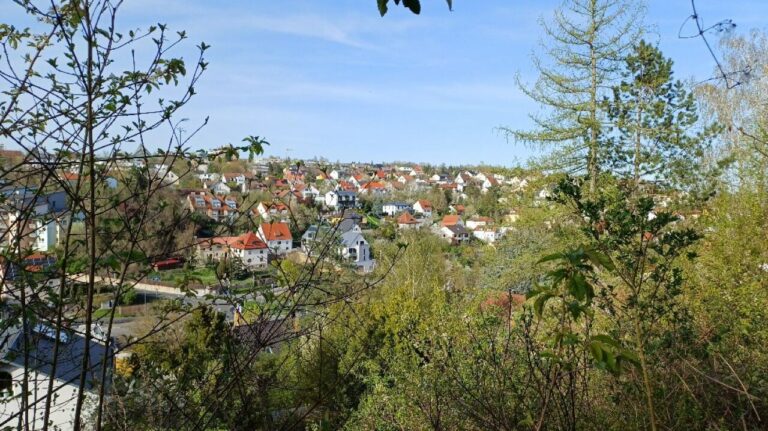 Würzburg/Höchberg  Attraktives Grundstück für freistehendes 1-2-Familienhaus mit Weitsicht!