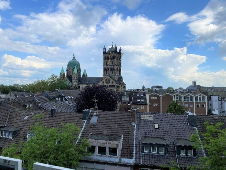 Über den Dächern von Neuss – sanierte Wohnung im 5.OG mit TOP Aussicht ….und Aufzug!