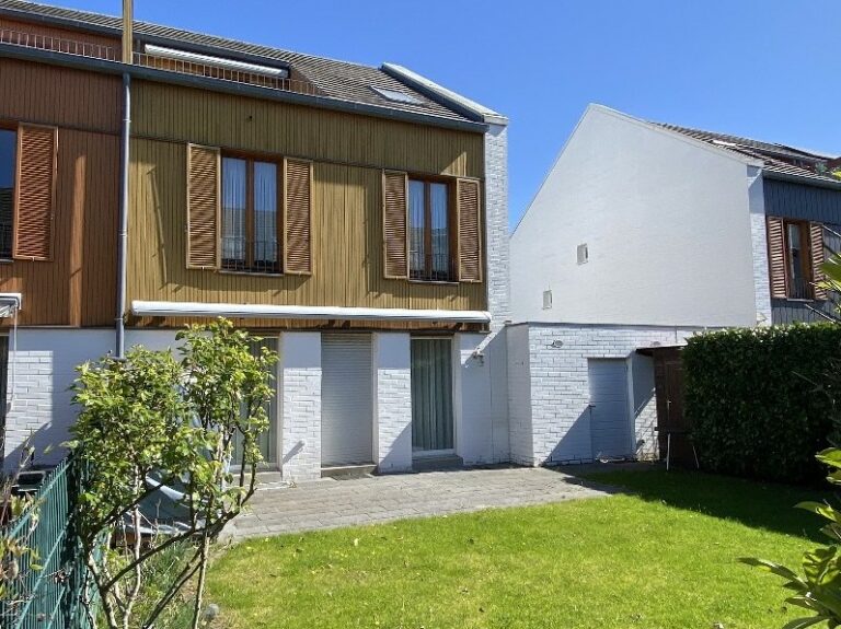 Reserviert !!Neuss Nord – gepflegte Doppelhaushälfte für die anspruchsvolle Familie! Provisionsfrei!