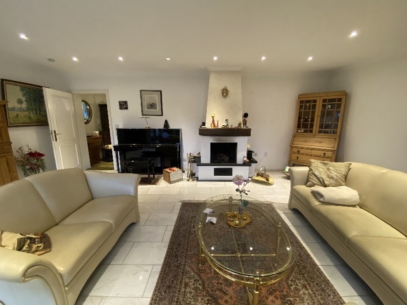 Wohnzimmer mit Kamin